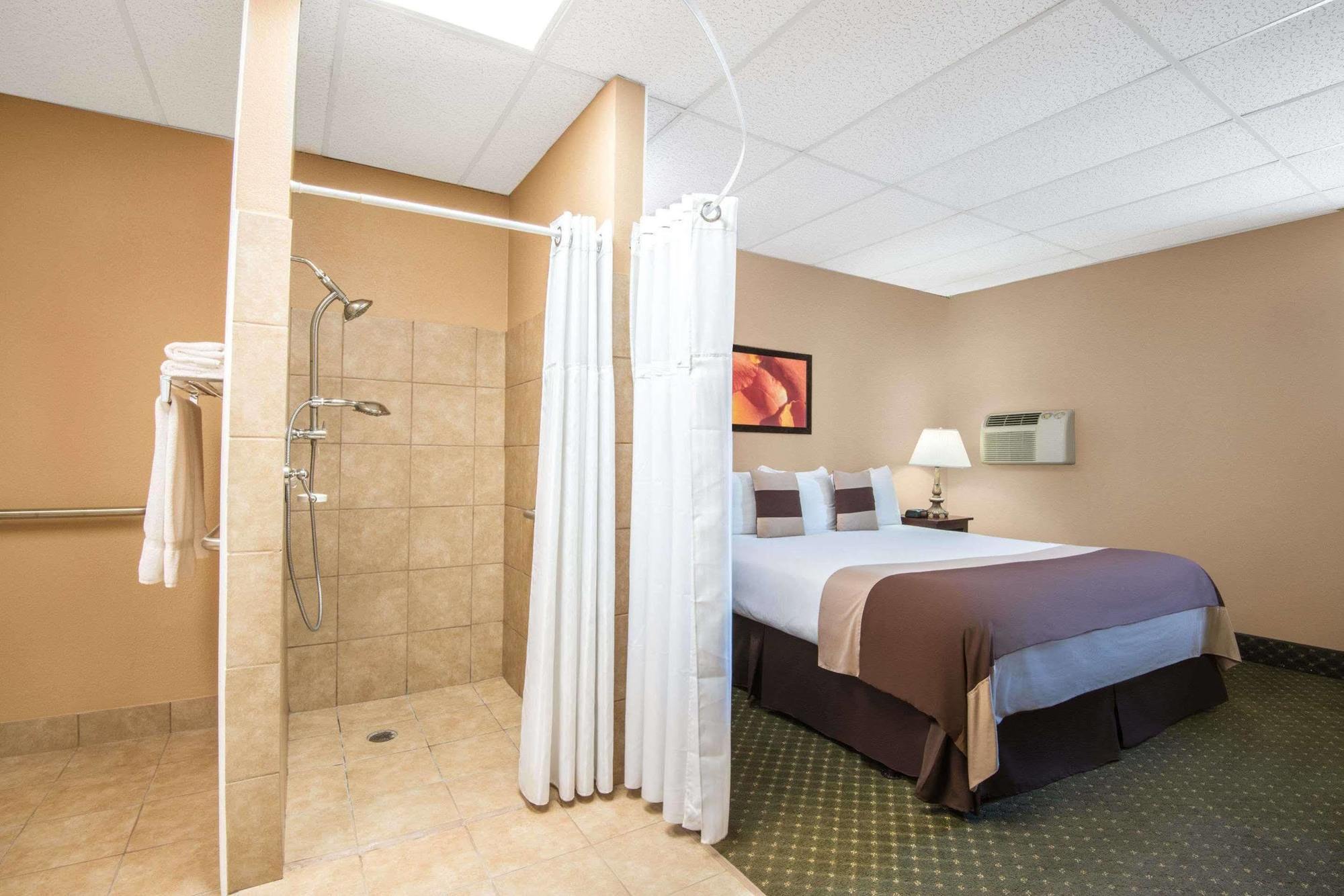 Ramada By Wyndham Denver Downtown DEN Exterior foto